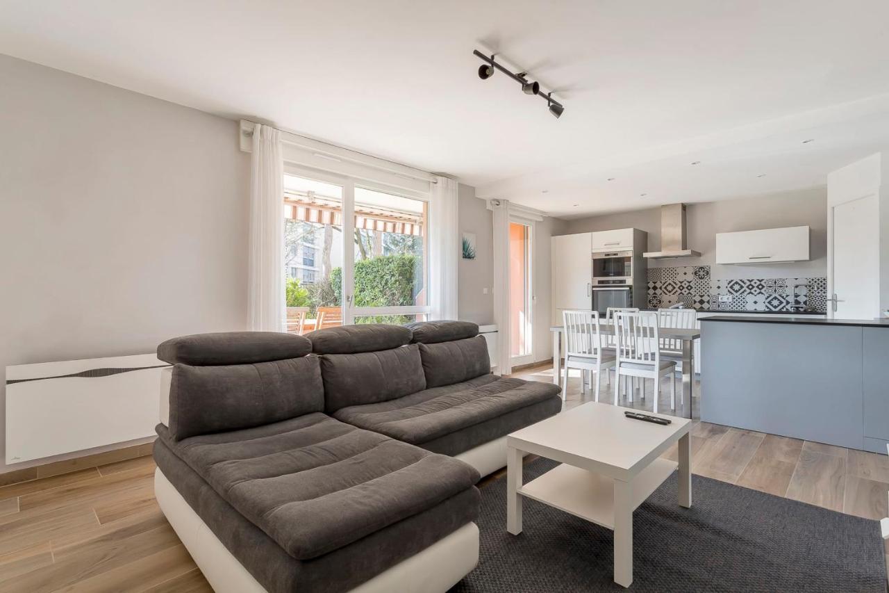 Suite Granges En Rez-De-Jardin Pour 4 Voyageurs Lyon Exterior foto