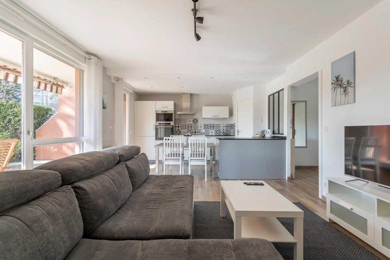 Suite Granges En Rez-De-Jardin Pour 4 Voyageurs Lyon Exterior foto